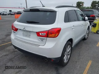 2015 Mitsubishi Outlander GT z VIN 4A4AP4AWXFE046790, wystawiony jako IAAI lot #42420600 z przebiegiem 59 096 mil mil oraz . Historia ofert i sprzedaży dostępna na DreamBid. Obrazek 4.