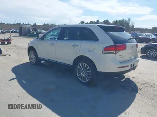 2013 Lincoln MKX with VIN 2LMDJ8JK1DBL16203, listed as a IAAI auction lot 42037185 with 219,567 mi miles. Bid and sale history available at carsss.com. Image 3.