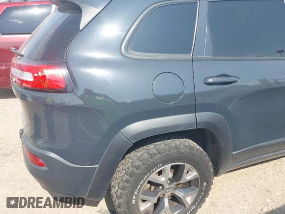 2016 Jeep Cherokee Trailhawk z VIN 1C4PJMBS0GW300131, wystawiony jako IAAI lot #42439009 z przebiegiem 173 571 mil mil oraz . Historia ofert i sprzedaży dostępna na DreamBid. Obrazek 6.
