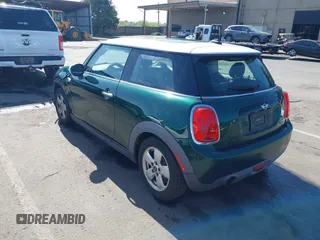 2016 MINI Hardtop z VIN WMWXP5C52G2D13449, wystawiony jako IAAI lot #42337313 z przebiegiem 101 482 mil mil oraz . Historia ofert i sprzedaży dostępna na DreamBid. Obrazek 3.