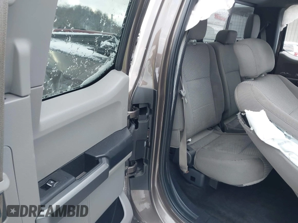 2017 Ford F-150 XL with VIN 1FTFX1EG1HFC74818, listed as a IAAI auction lot 41235975 with 47,000 mi miles. Bid and sale history available at carsss.com. Image 8.