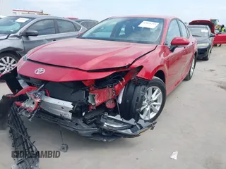 2025 Toyota Camry LE z VIN 4T1DBADK7SU012621, wystawiony jako IAAI lot #42034225 z przebiegiem 351 mil mil oraz . Historia ofert i sprzedaży dostępna na DreamBid. Obrazek 17.
