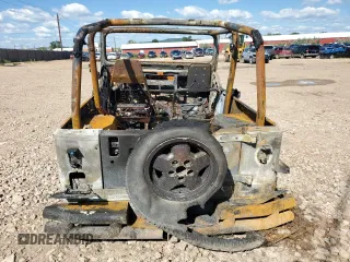 1992 Jeep Wrangler z VIN 2J4FY19P5NJ502467, wystawiony jako Copart lot #77054933 z przebiegiem Nie podano mil oraz Czysty tytuł • Clean title. Historia ofert i sprzedaży dostępna na DreamBid. Obrazek 6.