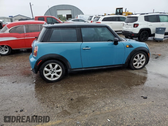 2009 MINI Hardtop z VIN WMWMF33539TT69470, wystawiony jako Copart lot #59624825 z przebiegiem 132 959 mil mil oraz Szkoda całkowita • Salvage title. Historia ofert i sprzedaży dostępna na DreamBid. Obrazek 3.
