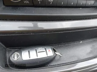 2015 Nissan Quest S z VIN JN8AE2KP8F9127101, wystawiony jako IAAI lot #42339365 z przebiegiem 240 294 mil mil oraz . Historia ofert i sprzedaży dostępna na DreamBid. Obrazek 11.