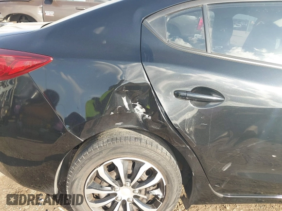 2015 Mazda 3 i SV with VIN JM1BM1T76F1262569, listed as a IAAI auction lot 41472375 with 89,932 mi miles. Bid and sale history available at carsss.com. Image 18.