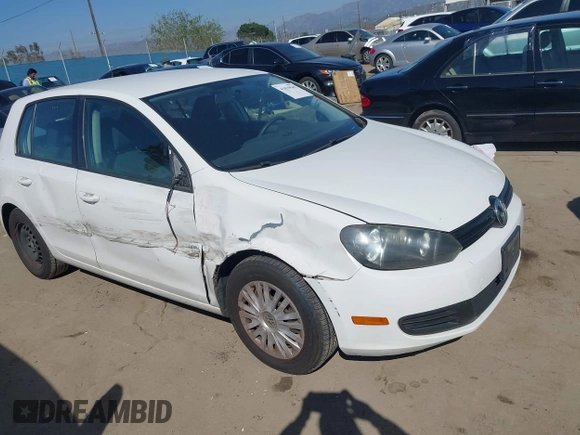 2011 Volkswagen Golf z VIN WVWDA7AJ1BW032471, wystawiony jako IAAI lot #41839585 z przebiegiem 166 094 mil mil oraz . Historia ofert i sprzedaży dostępna na DreamBid. Obrazek 1.