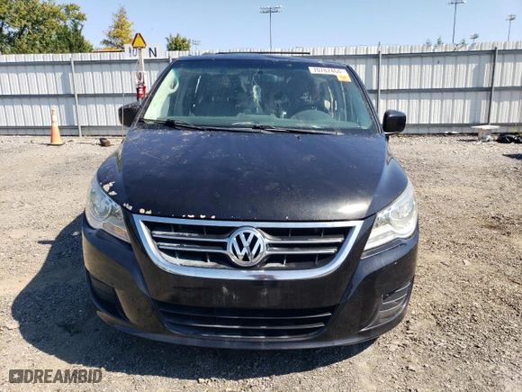 2014 Volkswagen Routan SE w/RSE & Navigation with VIN 2C4RVABG4ER134693, listed as a Copart auction lot 70787464 with NaN miles and Salvage Title. Bid and sale history available at carsss.com. Image 5.