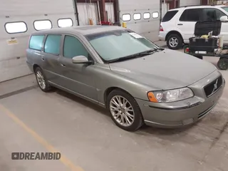 2006 Volvo V70 2.5L Turbo with VIN YV1SW592862546898, listed as a IAAI auction lot 41748032 with 247,340 mi miles. Bid and sale history available at carsss.com. Image 1.