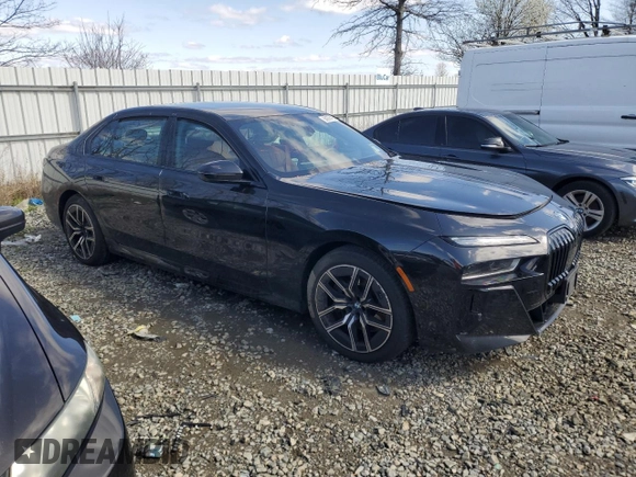 2023 BMW 7 Series 760i xDrive z VIN WBA33EJ02PCM26276, wystawiony jako Copart lot #50979415 z przebiegiem 25 648 mil mil oraz Szkoda całkowita • Salvage title. Historia ofert i sprzedaży dostępna na DreamBid. Obrazek 4.