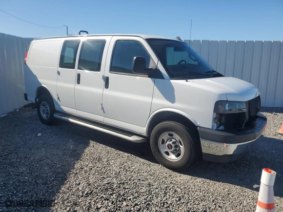 2022 GMC Savana Cargo Van with VIN 1GTW7AF76N1264390, listed as a Copart auction lot 83100184 with 23,313 mi miles and Salvage Title. Bid and sale history available at carsss.com. Image 4.
