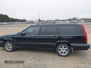 1996 Volvo 850 с VIN YV1LW5549T2173250, выставлен на аукционе IAAI как лот 41773998 с пробегом 224 384 миль миль и . История ставок и продаж доступна на DreamBid. Изображение 14.