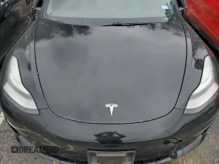 2020 Tesla Model 3 Standard Range Plus z VIN 5YJ3E1EA7LF614006, wystawiony jako Copart lot #53491465 z przebiegiem 51 170 mil mil oraz Czysty tytuł • Clean title. Historia ofert i sprzedaży dostępna na DreamBid. Obrazek 11.
