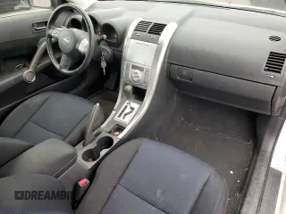 2009 Scion tC z VIN JTKDE167190283138, wystawiony jako Copart lot #58838365 z przebiegiem 110 162 mil mil oraz Tytuł czysty. Historia ofert i sprzedaży dostępna na DreamBid. Obrazek 8.