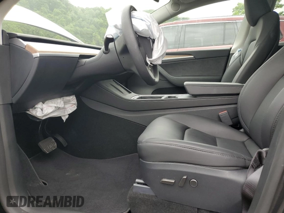 2024 Tesla Model Y с VIN 7SAYGDED2RF040079, выставлен на аукционе Copart как лот 61415675 с пробегом 2 549 миль миль и На запчасти • Non repairable. История ставок и продаж доступна на DreamBid. Изображение 7.