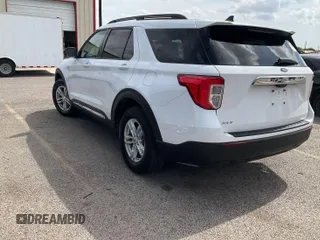 2022 Ford Explorer XLT z VIN 1FMSK7DH3NGB36208, wystawiony jako IAAI lot #42468431 z przebiegiem 51 513 mil mil oraz . Historia ofert i sprzedaży dostępna na DreamBid. Obrazek 3.