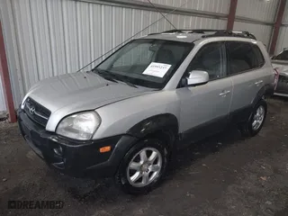 2008 Hyundai Tucson SE with VIN KM8JN12D38U772276, listed as a IAAI auction lot 41993237 with 180,390 mi miles. Bid and sale history available at carsss.com. Image 17.
