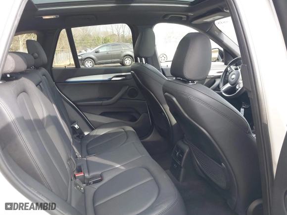 2018 BMW X1 sDrive28i with VIN WBXHU7C39J3H43185, listed as a IAAI auction lot 41798183 with 51,666 mi miles. Bid and sale history available at carsss.com. Image 8.
