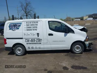 2015 Chevrolet City Express Cargo LT z VIN 3N63M0ZN8FK715445, wystawiony jako IAAI lot #42128008 z przebiegiem 130 773 mil mil oraz . Historia ofert i sprzedaży dostępna na DreamBid. Obrazek 13.