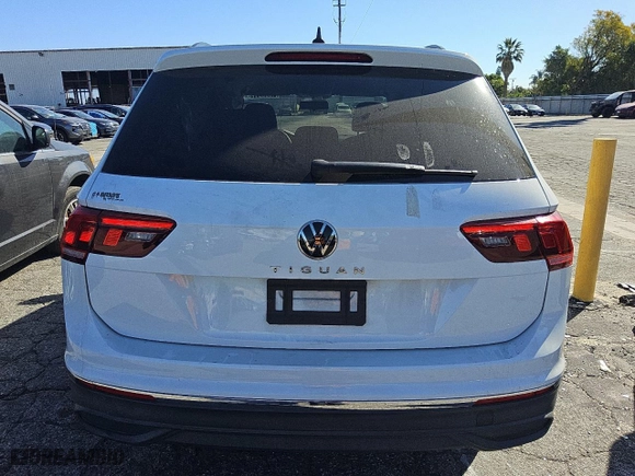 2022 Volkswagen Tiguan S with VIN 3VV1B7AXXNM071828, listed as a Copart auction lot 46053175 with 29,875 mi miles and Clean Title. Bid and sale history available at carsss.com. Image 6.