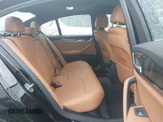 2022 BMW 5 Series 530e с VIN WBA13AG01NCJ72192, выставлен на аукционе IAAI как лот 41809247 с пробегом 27 923 миль миль и . История ставок и продаж доступна на DreamBid. Изображение 8.