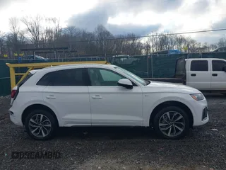 2024 Audi Q5 S line Premium z VIN WA1GAAFY4R2024229, wystawiony jako IAAI lot #40549244 z przebiegiem 7 641 mil mil oraz . Historia ofert i sprzedaży dostępna na DreamBid. Obrazek 13.