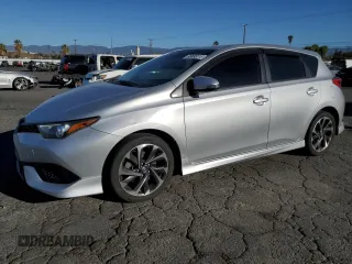 2016 Scion iM z VIN JTNKARJE1GJ505887, wystawiony jako Copart lot #88695115 z przebiegiem 137 491 mil mil oraz Szkoda całkowita • Salvage title. Historia ofert i sprzedaży dostępna na DreamBid. Obrazek 1.