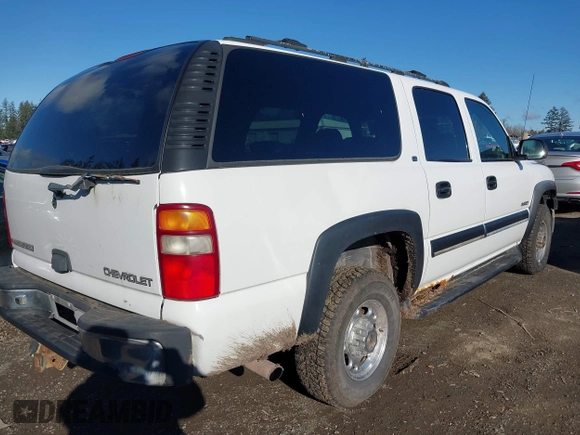 2000 Chevrolet Suburban LT with VIN 3GNGK26U9YG200551, listed as a IAAI auction lot 41527081 with 269,980 mi miles. Bid and sale history available at carsss.com. Image 4.