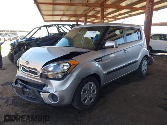 2012 Kia Soul with VIN KNDJT2A59C7400121, listed as a IAAI auction lot 42058012 with 83,059 mi miles. Bid and sale history available at carsss.com. Image 2.