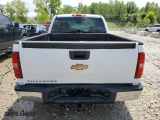 2007 Chevrolet Silverado 1500 LT w/1LT with VIN 1GCEC19J57Z521185, listed as a Copart auction lot 65677314 with 243,650 mi miles and Non Repairable. Bid and sale history available at carsss.com. Image 6.