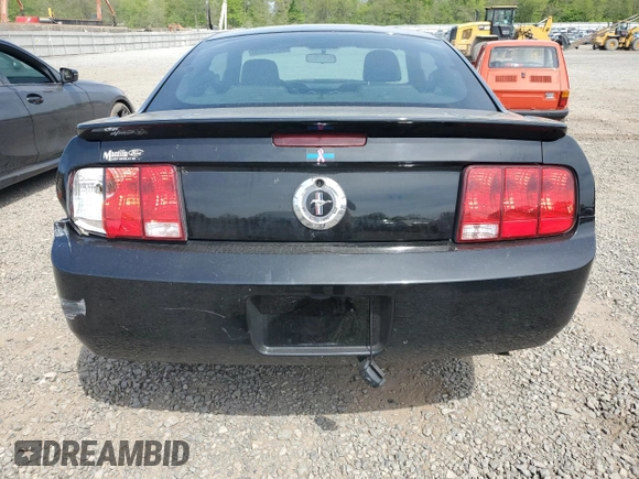 2008 Ford Mustang Deluxe z VIN 1ZVHT80N085132479, wystawiony jako Copart lot #54768695 z przebiegiem 42 404 mil mil oraz Szkoda całkowita • Salvage title. Historia ofert i sprzedaży dostępna na DreamBid. Obrazek 6.