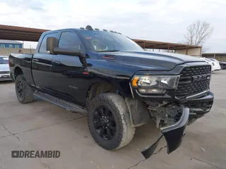 2022 Ram 2500 Big Horn z VIN 3C6UR5DL8NG125542, wystawiony jako IAAI lot #41881676 z przebiegiem 55 332 mil mil oraz . Historia ofert i sprzedaży dostępna na DreamBid. Obrazek 1.