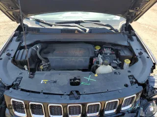 2018 Jeep Compass Latitude z VIN 3C4NJDBB5JT303871, wystawiony jako Copart lot #53881965 z przebiegiem 130 061 mil mil oraz Szkoda całkowita • Salvage title. Historia ofert i sprzedaży dostępna na DreamBid. Obrazek 12.