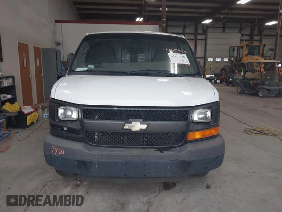 2013 Chevrolet Express Cargo z VIN 1GCWGFBA8D1101785, wystawiony jako IAAI lot #42617920 z przebiegiem 164 366 mil mil oraz . Historia ofert i sprzedaży dostępna na DreamBid. Obrazek 12.