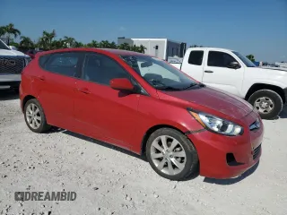 2013 Hyundai Accent SE z VIN KMHCU5AE0DU121047, wystawiony jako Copart lot #57244285 z przebiegiem 42 655 mil mil oraz Szkoda całkowita • Salvage title. Historia ofert i sprzedaży dostępna na DreamBid. Obrazek 4.