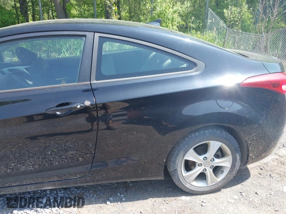 2013 Hyundai Elantra GS z VIN KMHDH6AE5DU003123, wystawiony jako IAAI lot #42426644 z przebiegiem 134 582 mil mil oraz . Historia ofert i sprzedaży dostępna na DreamBid. Obrazek 6.