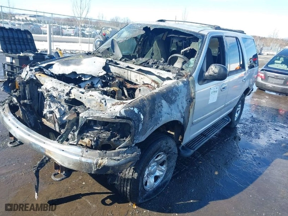2001 Ford Expedition XLT with VIN 1FMPU16L61LA48480, listed as a IAAI auction lot 41570550 with 1 mi miles. Bid and sale history available at carsss.com. Image 2.