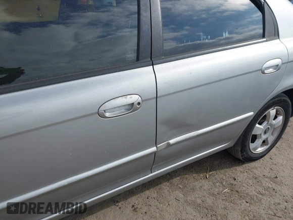 2003 Kia Spectra GS z VIN KNAFB161535095413, wystawiony jako IAAI lot #41478418 z przebiegiem 141 441 mil mil oraz . Historia ofert i sprzedaży dostępna na DreamBid. Obrazek 6.