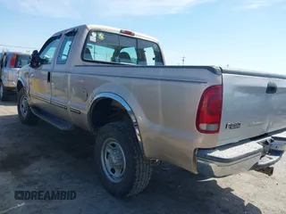 1999 Ford F-250 XL z VIN 1FTNX21F8XEA90902, wystawiony jako IAAI lot #42268377 z przebiegiem 216 014 mil mil oraz . Historia ofert i sprzedaży dostępna na DreamBid. Obrazek 3.