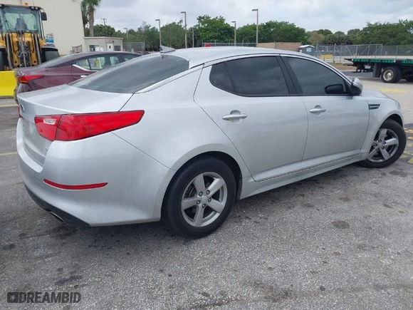 2015 Kia Optima LX with VIN 5XXGM4A7XFG452440, listed as a IAAI auction lot 41917552 with 68,470 mi miles. Bid and sale history available at carsss.com. Image 4.