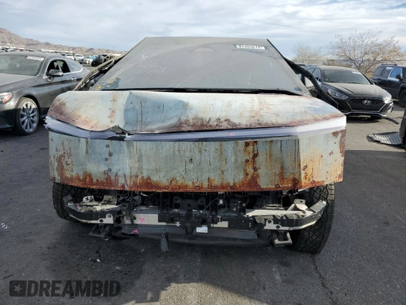 2024 Tesla Cybertruck Cyberbeast z VIN 7G2CEHEE4RA036882, wystawiony jako Copart lot #87403874 z przebiegiem 734 mil mil oraz Szkoda całkowita • Salvage title. Historia ofert i sprzedaży dostępna na DreamBid. Obrazek 5.
