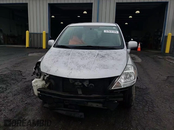 2010 Nissan Versa S z VIN 3N1BC1CP5AL376294, wystawiony jako Copart lot #57912125 z przebiegiem 199 491 mil mil oraz Szkoda całkowita • Salvage title. Historia ofert i sprzedaży dostępna na DreamBid. Obrazek 13.
