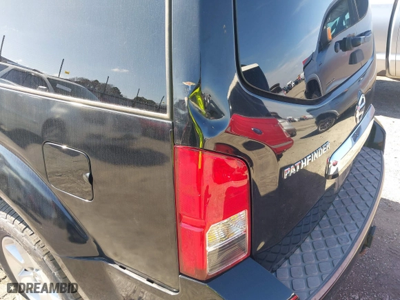 2011 Nissan Pathfinder SV with VIN 5N1AR1NN8BC602565, listed as a IAAI auction lot 41470509 with 238,485 mi miles. Bid and sale history available at carsss.com. Image 15.