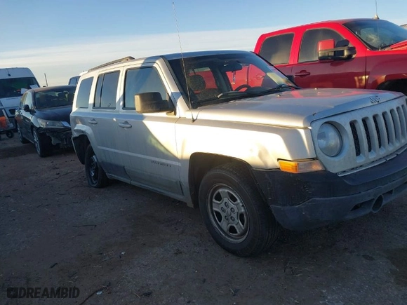 2011 Jeep Patriot Latitude with VIN 1J4NT1GB7BD133273, listed as a IAAI auction lot 41390981 with 143,353 mi miles. Bid and sale history available at carsss.com. Image 14.
