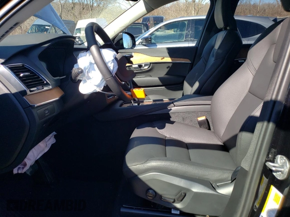 2025 Volvo XC90 Plus with VIN YV4062PE5S1303927, listed as a Copart auction lot 47423225 with 3,241 mi miles and Salvage Title. Bid and sale history available at DreamBid. Image 7.