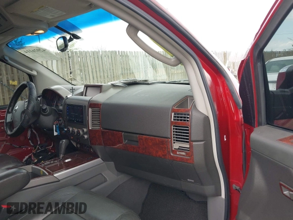 2005 Nissan Armada SE z VIN 5N1AA08B35N728697, wystawiony jako IAAI lot #42026114 z przebiegiem 107 823 mil mil oraz . Historia ofert i sprzedaży dostępna na DreamBid. Obrazek 5.