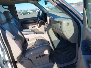 2004 Chevrolet Avalanche Z71 with VIN 3GNEK12T54G107437, listed as a IAAI auction lot 42037726 with 124,166 mi miles. Bid and sale history available at carsss.com. Image 5.