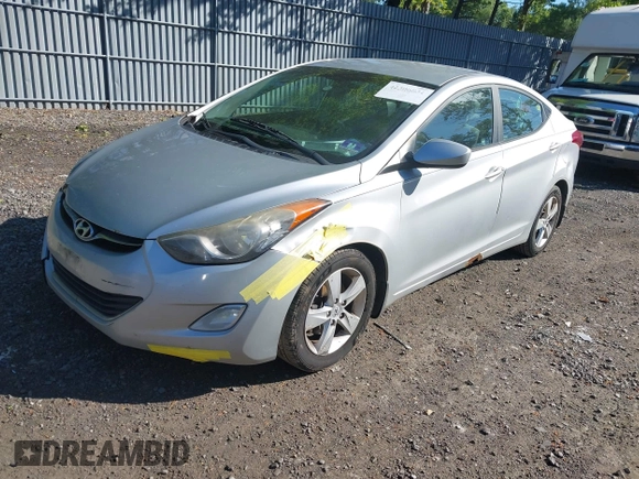 2013 Hyundai Elantra GLS z VIN 5NPDH4AE1DH257091, wystawiony jako IAAI lot #42306831 z przebiegiem 183 301 mil mil oraz . Historia ofert i sprzedaży dostępna na DreamBid. Obrazek 2.