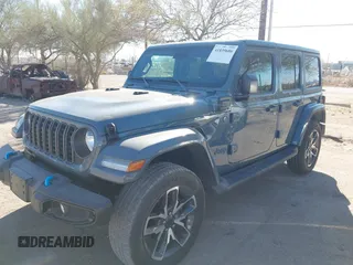 2024 Jeep Wrangler Willys z VIN 1C4RJXN65RW132000, wystawiony jako IAAI lot #41839686 z przebiegiem 14 796 mil mil oraz . Historia ofert i sprzedaży dostępna na DreamBid. Obrazek 2.