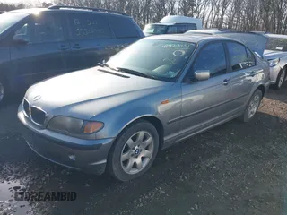 2005 BMW 3 Series 325xi with VIN WBAEU33495PR16004, listed as a IAAI auction lot 41927931 with 999,999 mi miles. Bid and sale history available at carsss.com. Image 2.